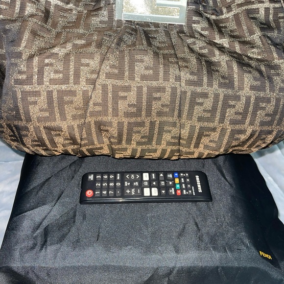 FENDI RARE FIND mia should tote Zucca excellent condition size 16W X 11H large - Picture 4 of 17